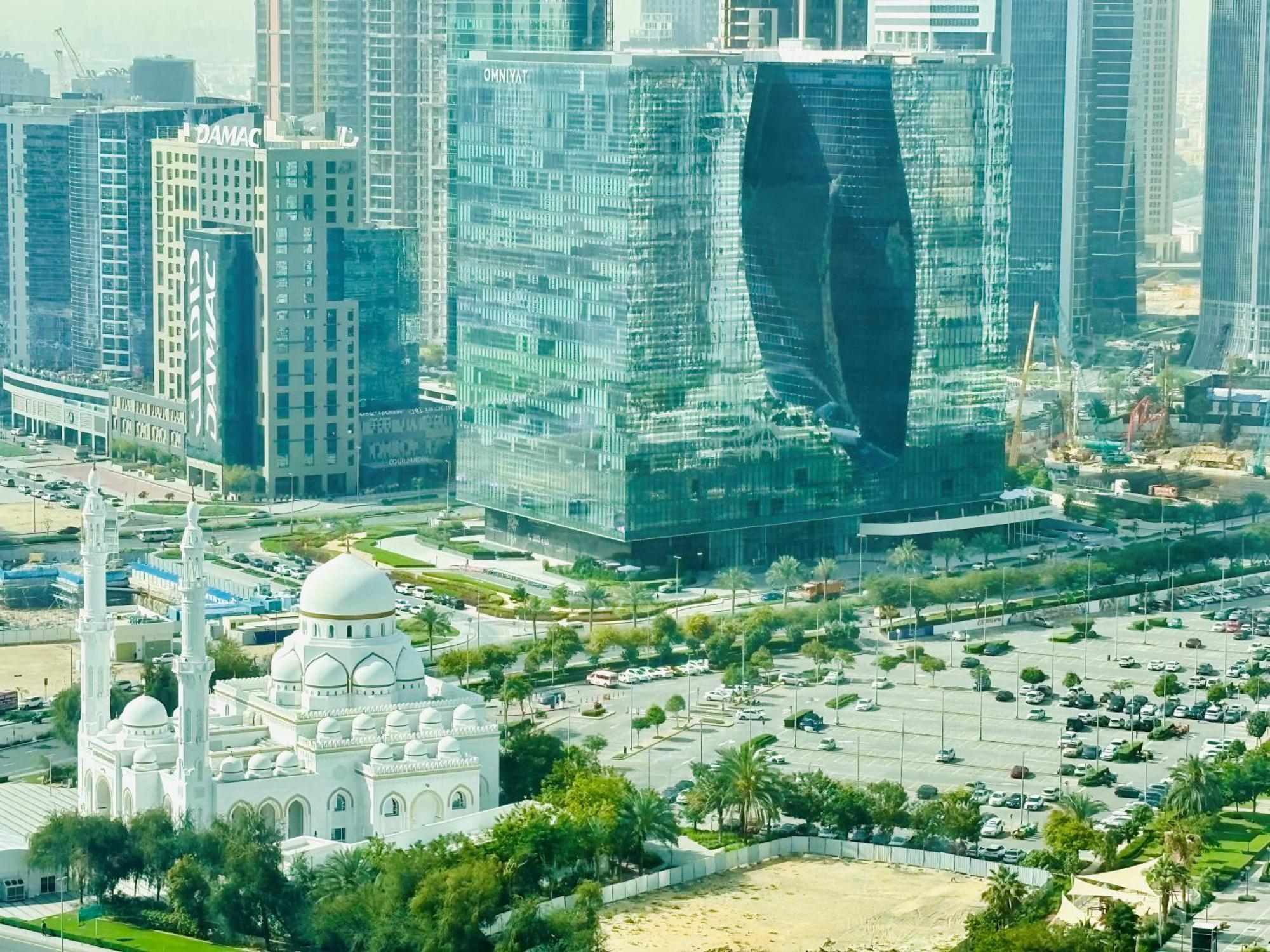 Lux Sky Residence, Burj Crown, Opera Boulevard View By Mall Apartment