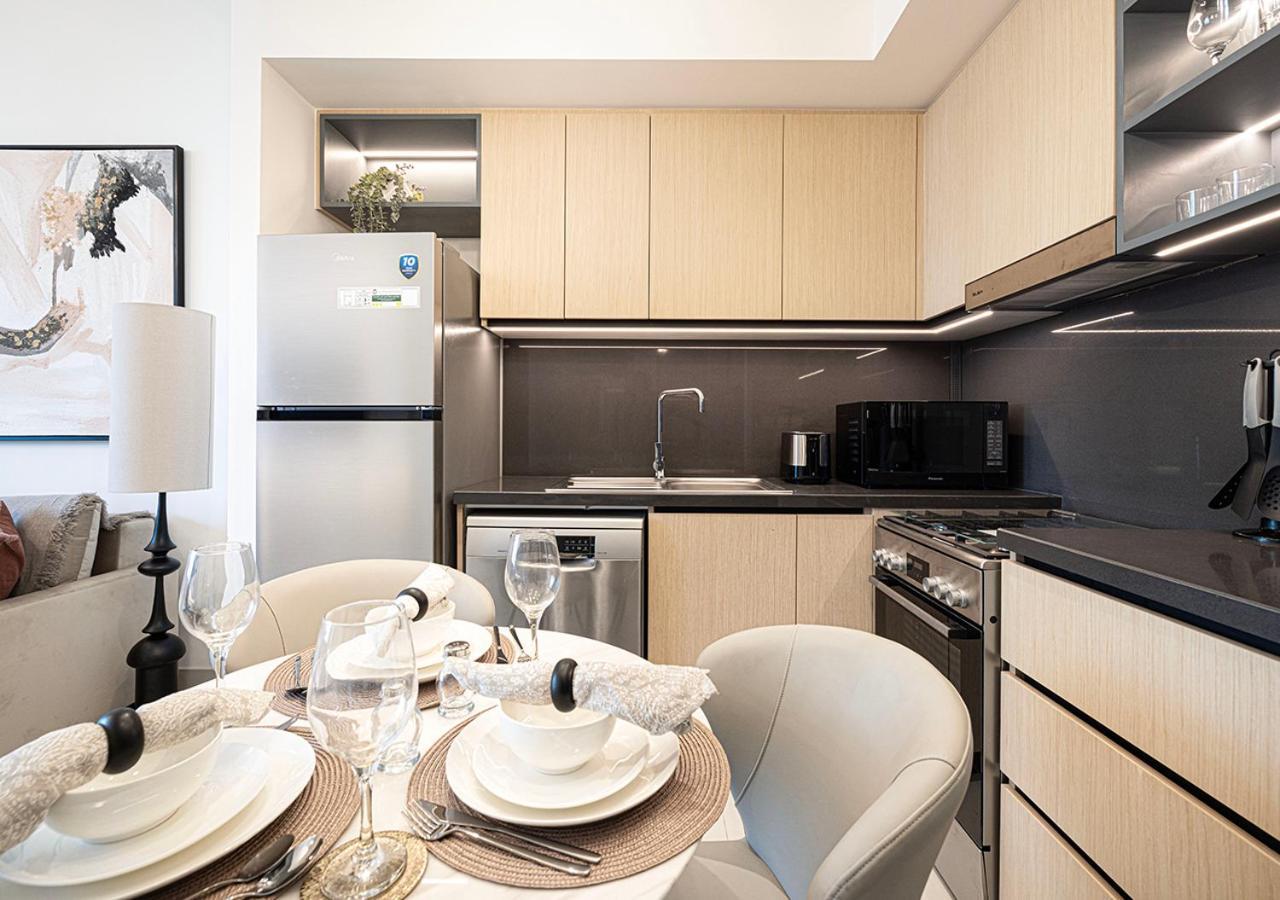 Lux Sky Residence, Burj Crown, Opera Boulevard View By Mall Apartment