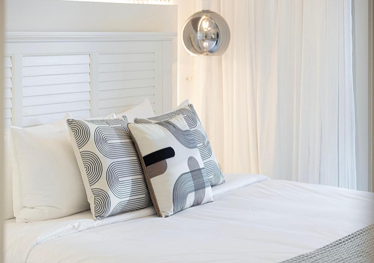 Lux Sky Residence, Burj Crown, Opera Boulevard View By Mall Apartment