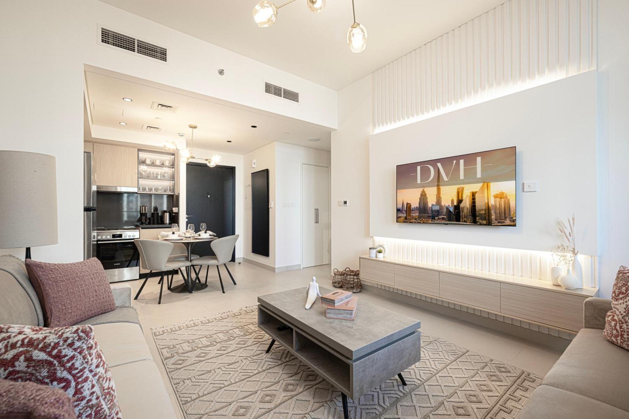 Lux Sky Residence, Burj Crown, Opera Boulevard View By Mall Apartment