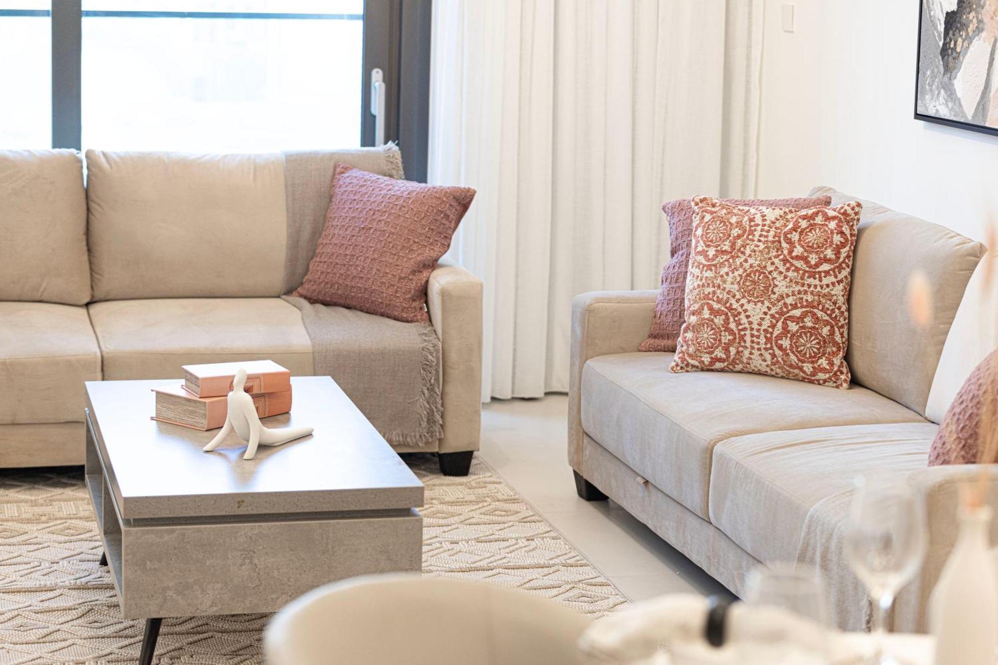 Lux Sky Residence, Burj Crown, Opera Boulevard View By Mall *